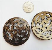 Пуговица из натурального кокоса ажурная выгнутая диаметр - 60мм, цена за 1шт